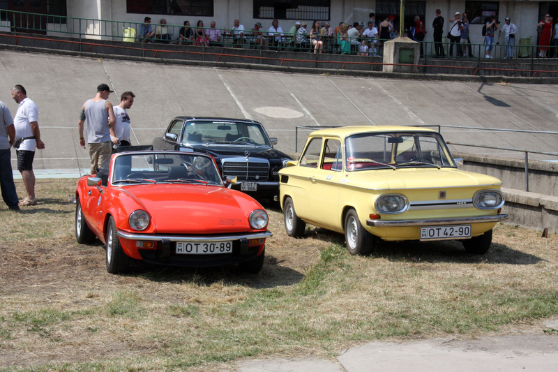 Illustration for article titled Classic Car Ownership Is Made Greater By The People Around You